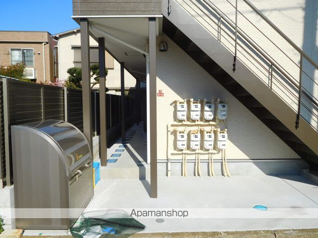 SHIMOIGUSA DENの玄関写真