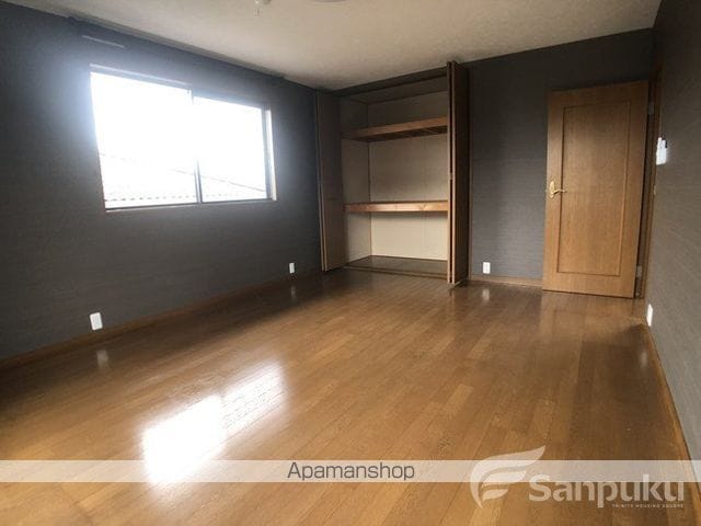 松山市 2階建 築33年の内装写真