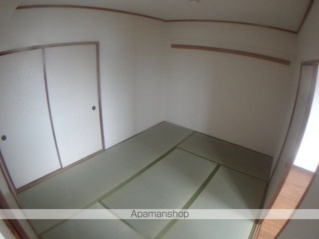 シロハイヌ小阪の内装写真