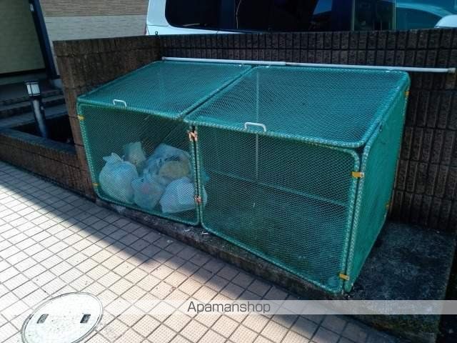 レオパレス三ッ沢アーバニティの玄関写真