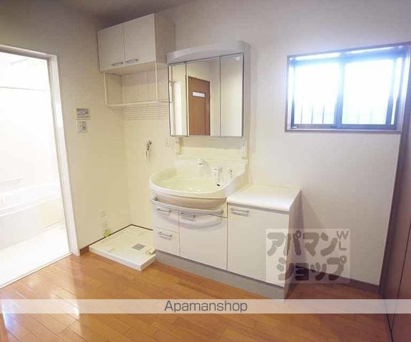 深草大亀谷内膳町戸建の内装写真