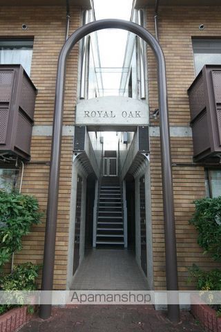 ロイヤルオークの玄関写真