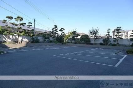 ル・ロア・ヴェール[3LDK/78.6m2]の駐車場1