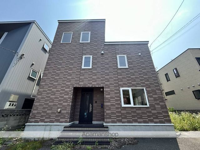札幌市東西線 円山公園駅 徒歩15分 3階建 築27年の外観写真