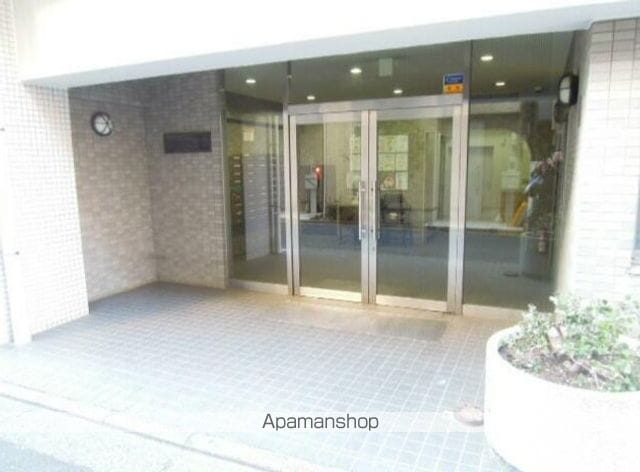 新高円寺ロイヤルマンションの玄関写真