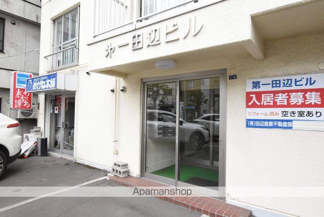 第一田辺ビルの玄関写真