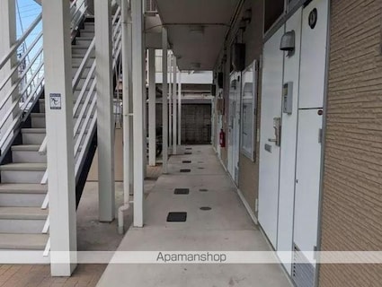 レオパレス薫峰[1K/20.28m2]のエントランス