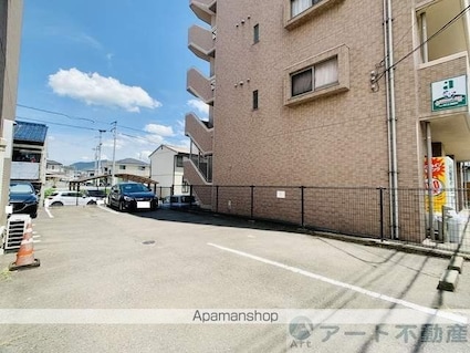 コンフォート２５[1R/27m2]の駐車場