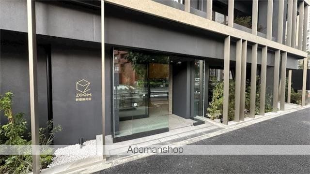 ZOOM新宿御苑前の玄関写真