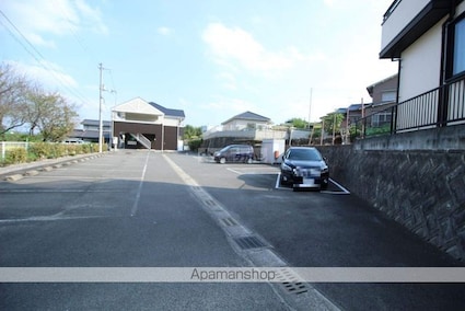 広島県府中市用土町[2DK/43.82m2]の駐車場2