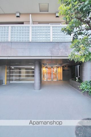 コンフォリア西早稲田の玄関写真