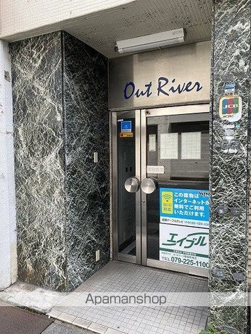 アウトリバーマンションの玄関写真