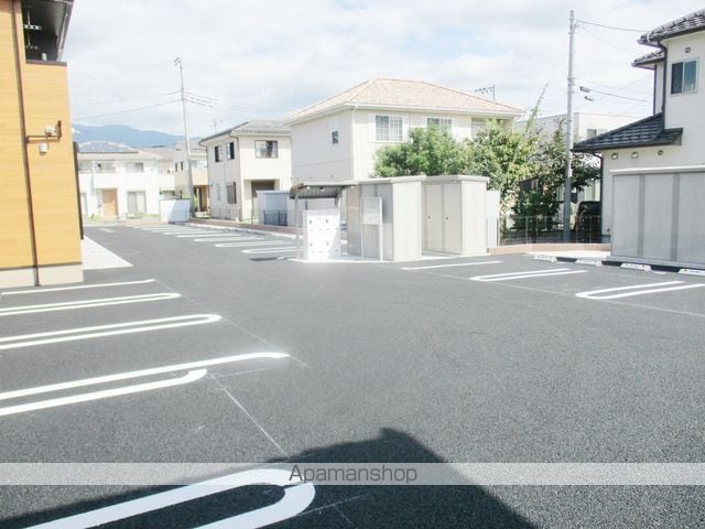 ヒカルサ 甲斐名取の玄関写真