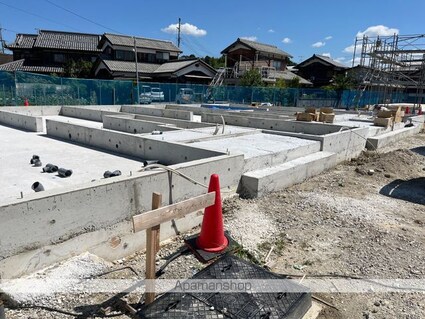 滋賀県湖南市下田[2LDK/56.08m2]のエントランス