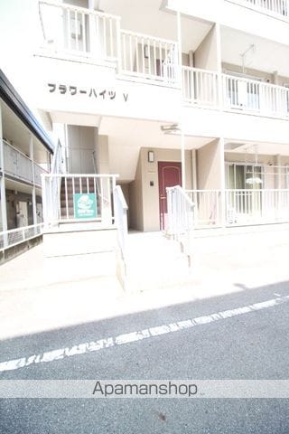 フラワーハイツV棟の玄関写真