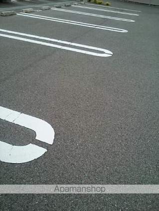 パーク　アクシスＡ[1LDK/32.44m2]の駐車場1