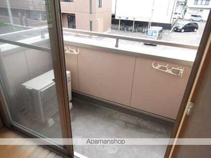 ラパン・ドゥ・上杉[2K/48.7m2]のバルコニー