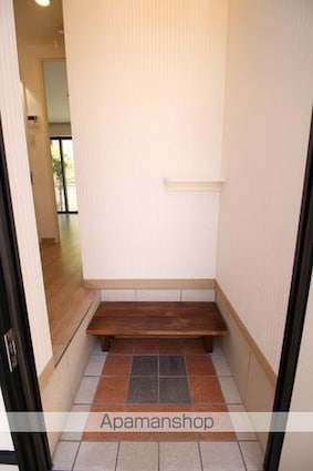 ＭａｉｓｏｎＢｌａｎｃｈｅ下北沢（メゾンブランシュ）[1R/15.64m2]の玄関