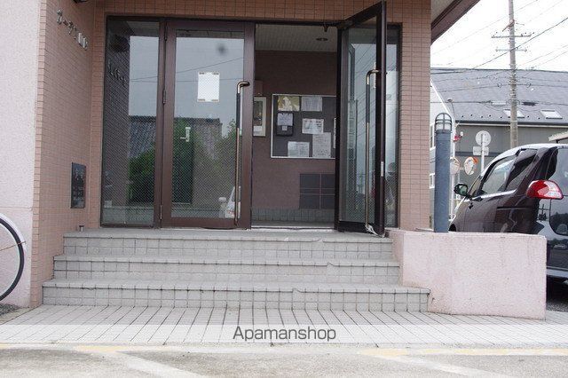 ガーデン山内の玄関写真