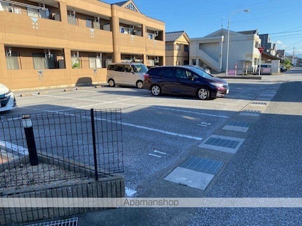 フローラルコート[1LDK/39.6m2]の駐車場