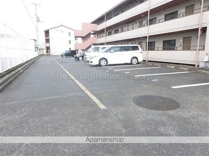 川崎マンション壱番館[2LDK/63m2]の駐車場