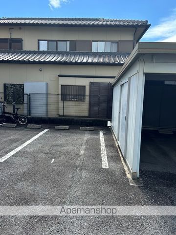 クレストコートの外観写真