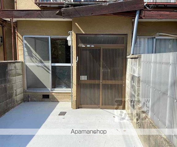 塩田前泓町貸家の玄関写真
