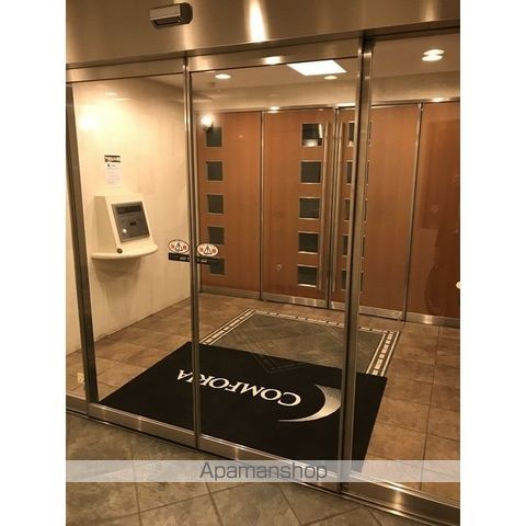 コンフォリア日本橋の玄関写真