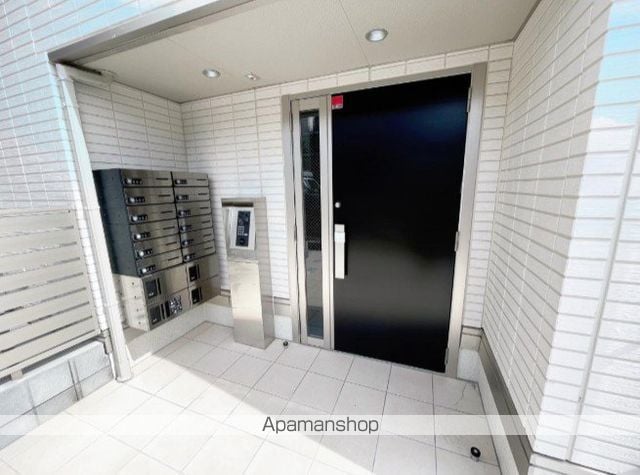 エクセリア中央の玄関写真