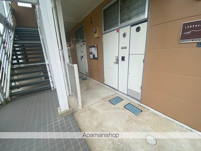 レオパレス錦松台の玄関写真