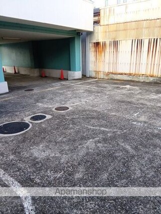 フォースアベニュー[1R/13.87m2]の駐車場