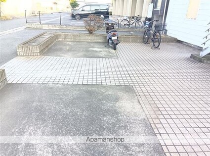 レオパレスグランデＣ[1K/26.17m2]の駐車場2