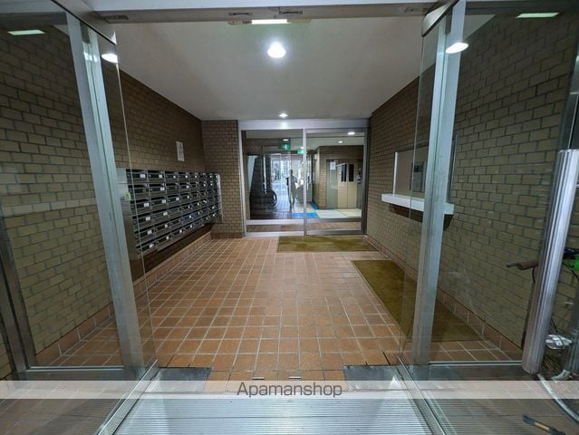 本逕寺ビルの玄関写真