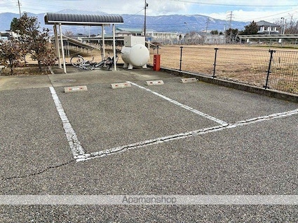 レオパレスグルヌーユ[1K/23.18m2]の駐車場1