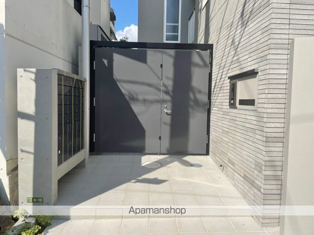 ASTILE三軒茶屋IVの玄関写真