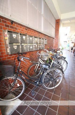 マンション渡辺の玄関写真