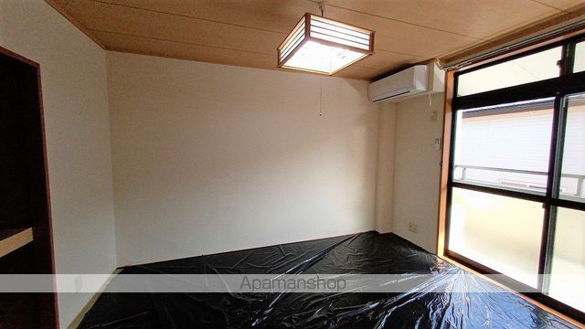 SURPLUS和合の内装写真