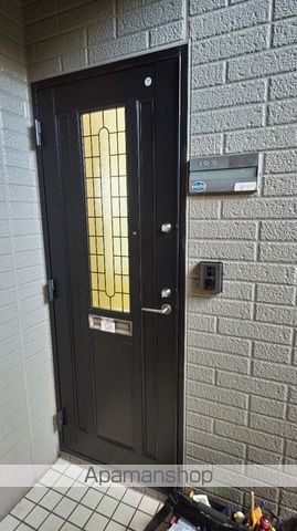 ヴィスタ桑田 II棟の玄関写真