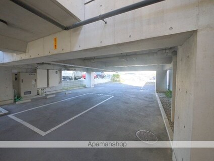 ＡＲＫ　ＢＲＡＩＮⅡ[1K/36.97m2]の駐車場2