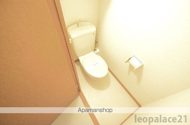 レオパレスプレミール東本浦[1K/23.18m2]のトイレ