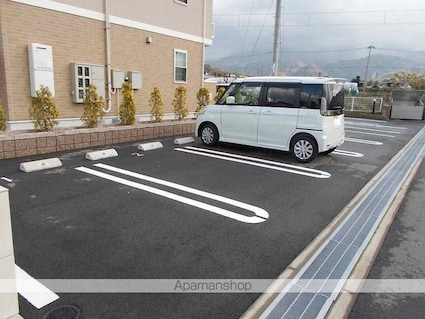 ヴィラ有ノ木[2DK/44.67m2]の駐車場1