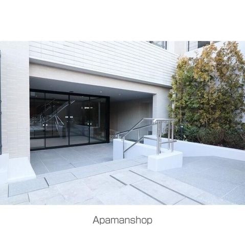 ブランズ牛込柳町の玄関写真