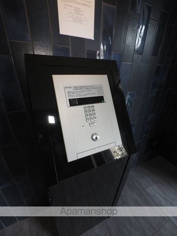 プレサンス谷町九丁目駅前の玄関写真