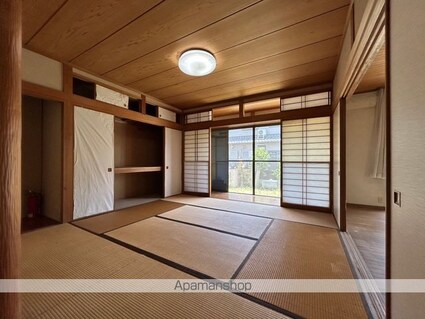 八剱町下池田貸家[6LDK/187m2]の内装3