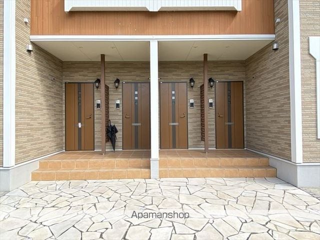 クレメントAの玄関写真