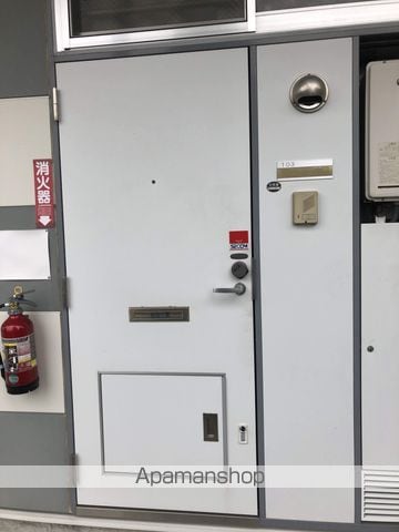 レオパレスモーヴの玄関写真