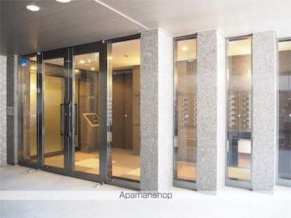 東京都新宿区原町３丁目[1K/25.69m2]のエントランス