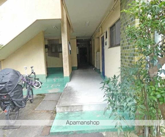 八瀬ロイヤルハイツの玄関写真