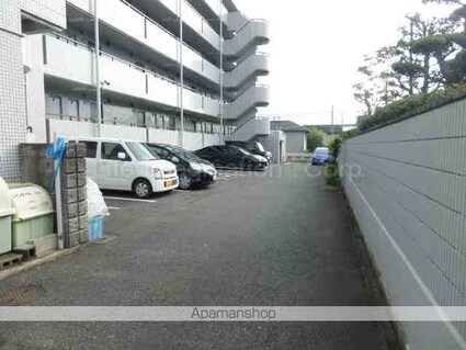シャンポール[1K/25m2]の駐車場1