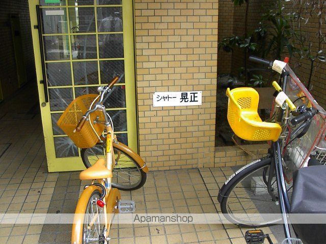 シャトー晃正の玄関写真